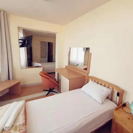 Hotel Valdi Ahtopol